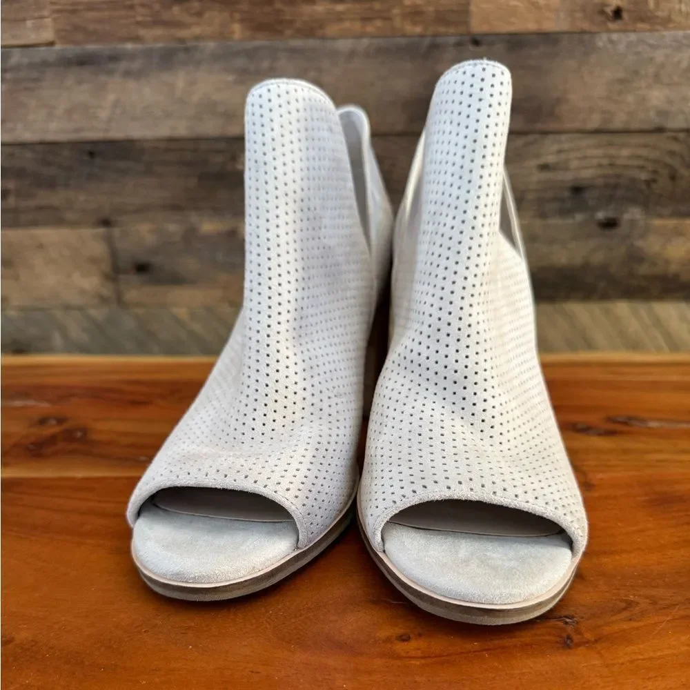 Cole Haan Shiloh Suede Peep Toe Perforated Block Heel Booties 10B Light Grey EUC